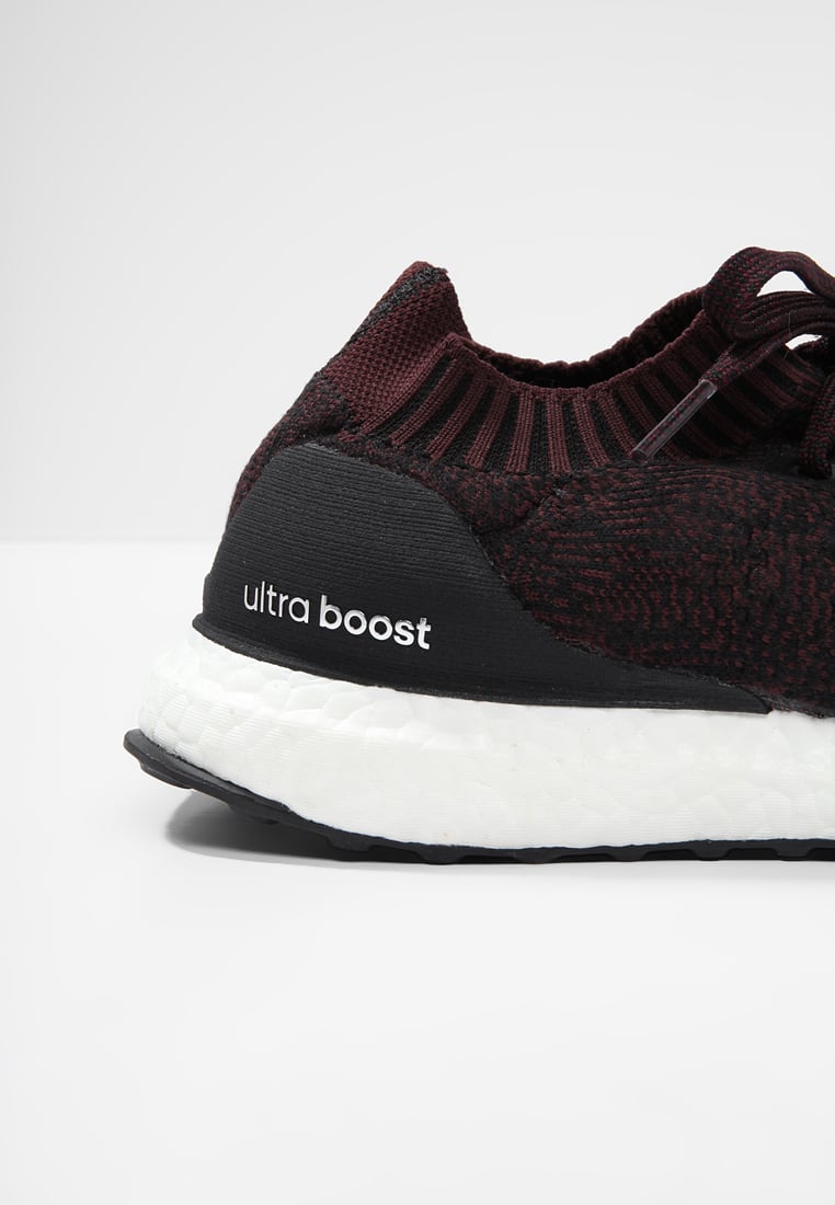 Adidas BOOST系列，时尚与科技的完美融合